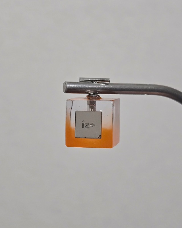 PERFUME CUBE.