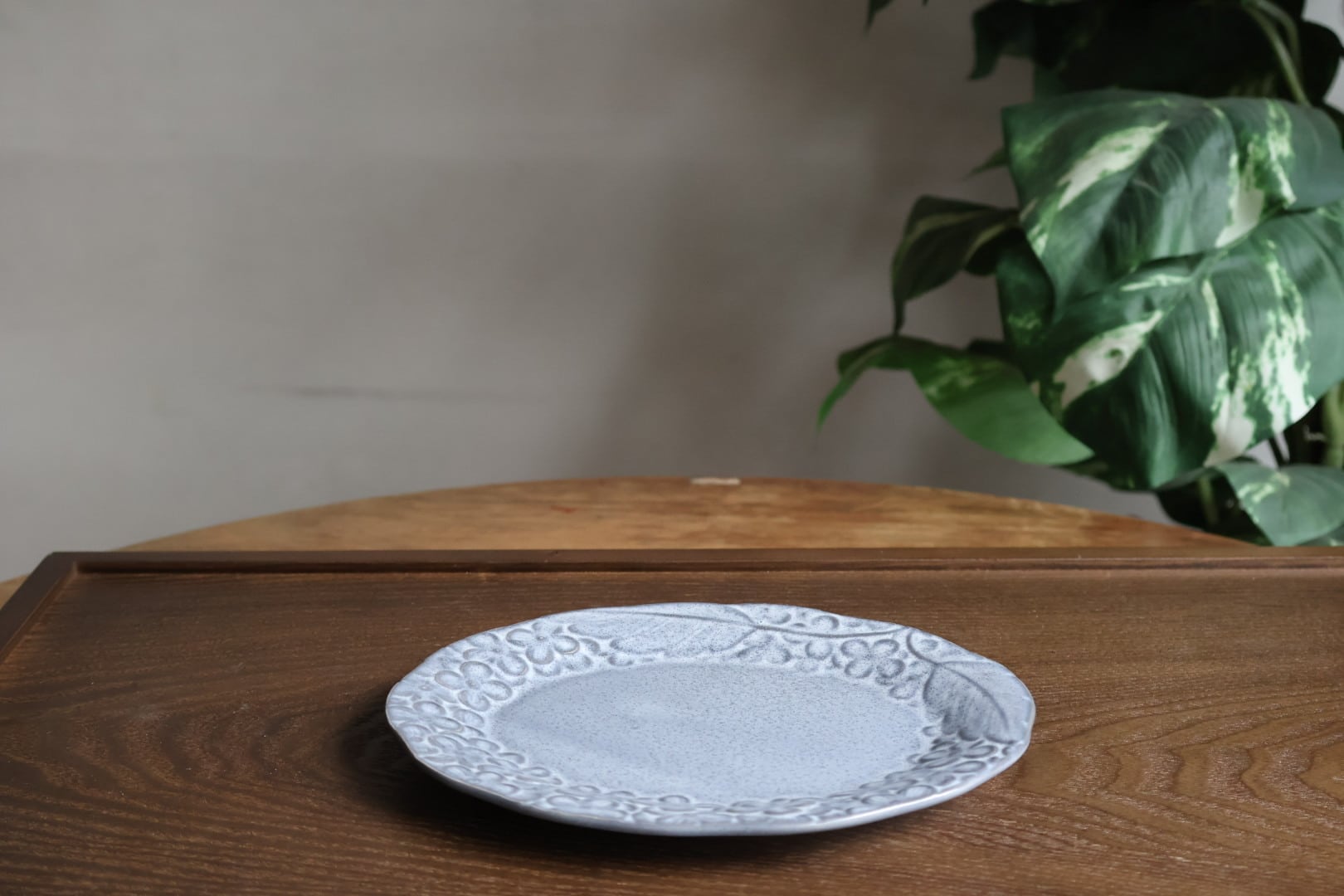 美濃焼 リアン プレートS グレー | うつわ通販 土岐陶器店 / ONLINE SHOP