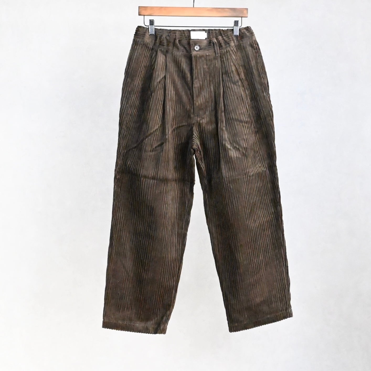 25AW》【STILL BY HAND】3.5W CORDUROY TACK EASY SLACKS スティルバイ 25AW》【STILL BY HAND】3.5W CORDUROY TACK EASY SLACKS スティルバイ