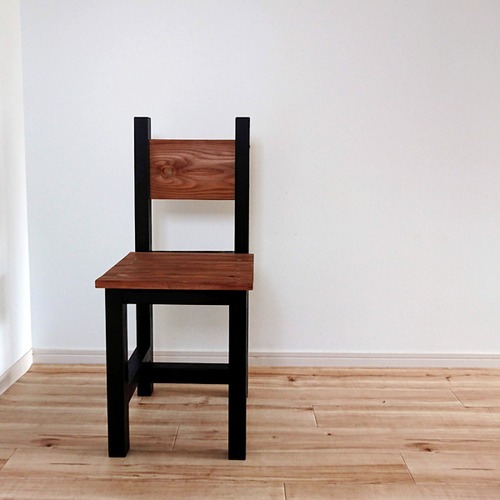 Chair / ブラウン×ブラック / チェアー / 背もたれ椅子 / 飾り台にも　【国産紀州材使用】