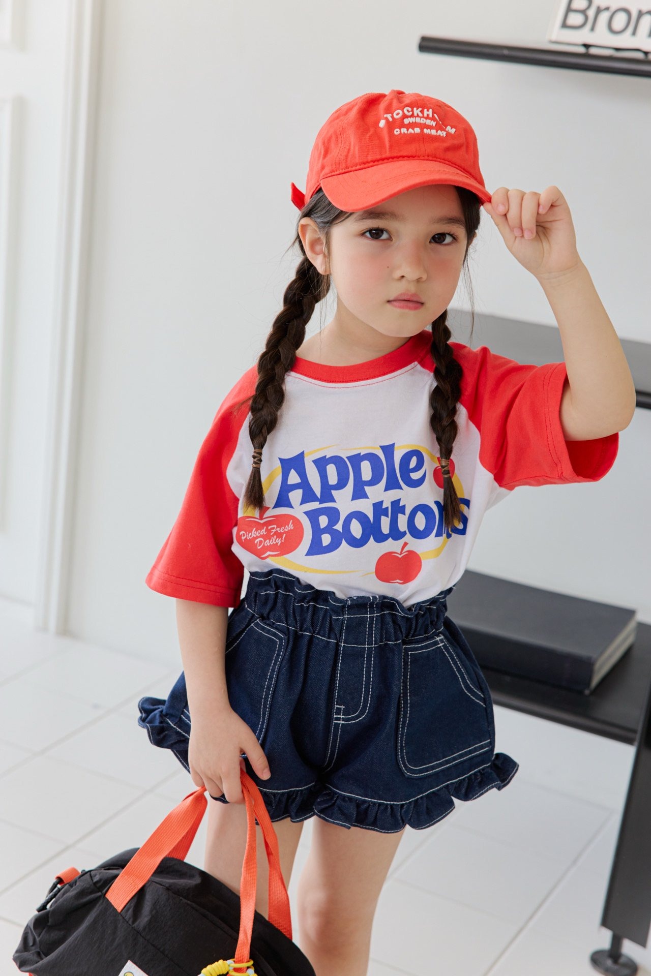 [DOREDORE] Apple Raglan Shirt / [도레도레] 애플나그랑티셔츠