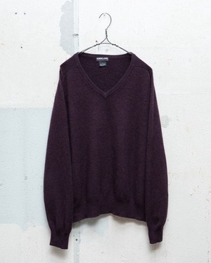 100% cashmere v-neck knitted sweater