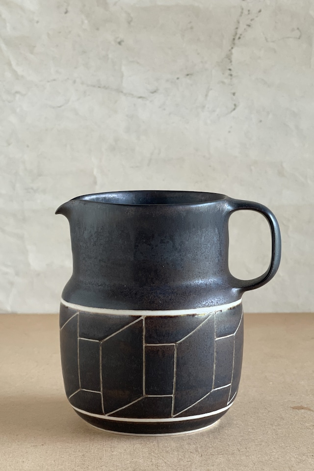 ピッチャー　茶釉線刻　小関康子作品　OY2604_26a