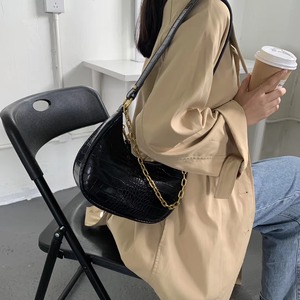 クロコ型押しショルダーバッグ