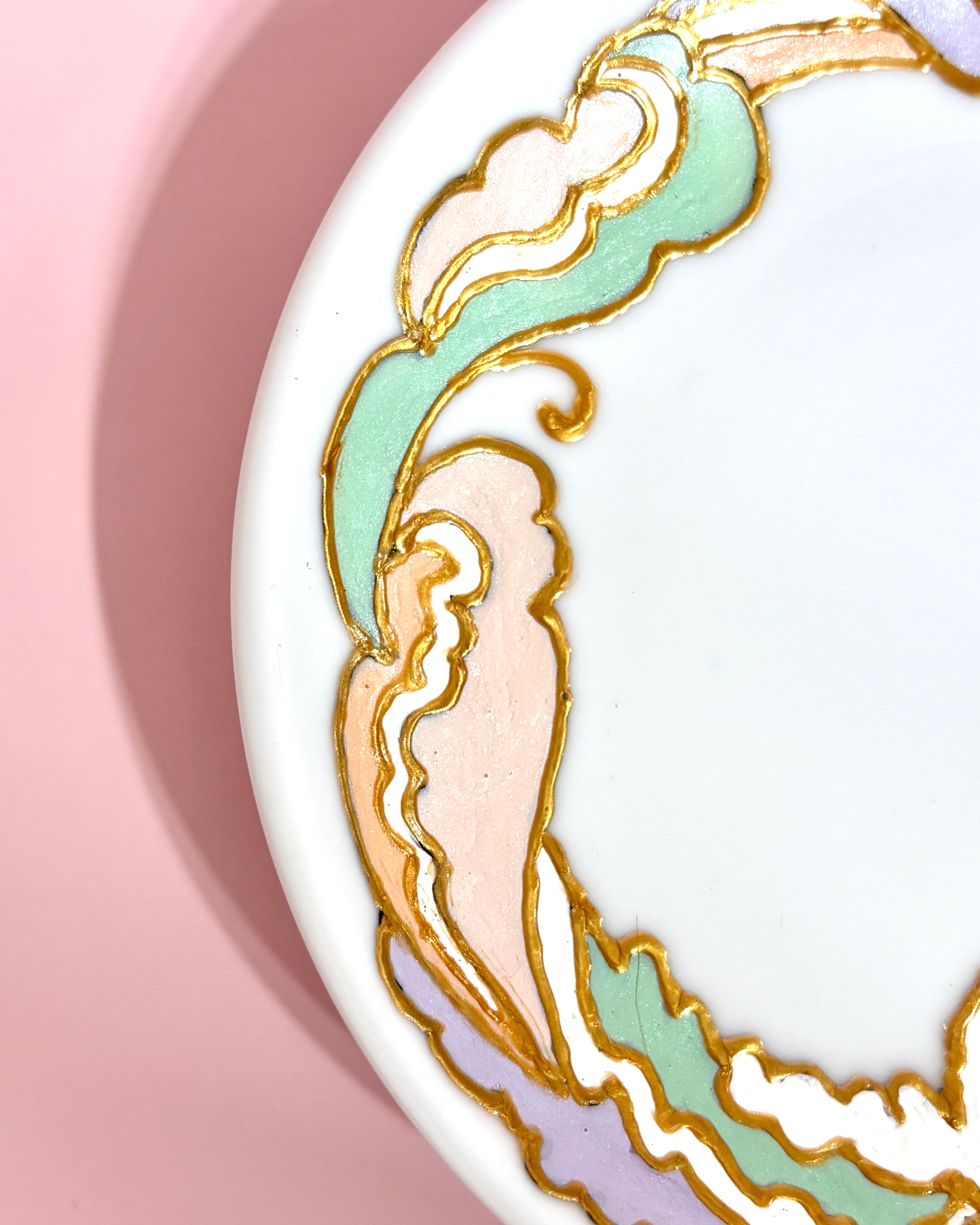 ケーキ皿／White cat : long | Illust Bar（イラストバー）｜手描きの