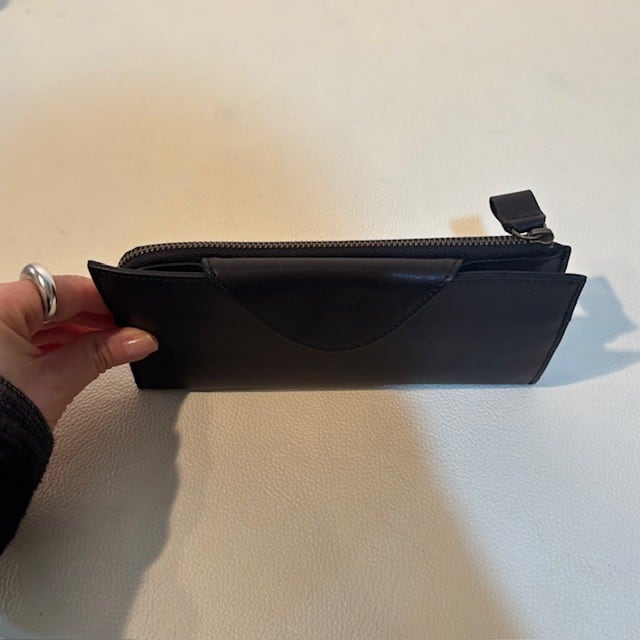 B.stuff　新色入荷！薄手の長財布(クロ)