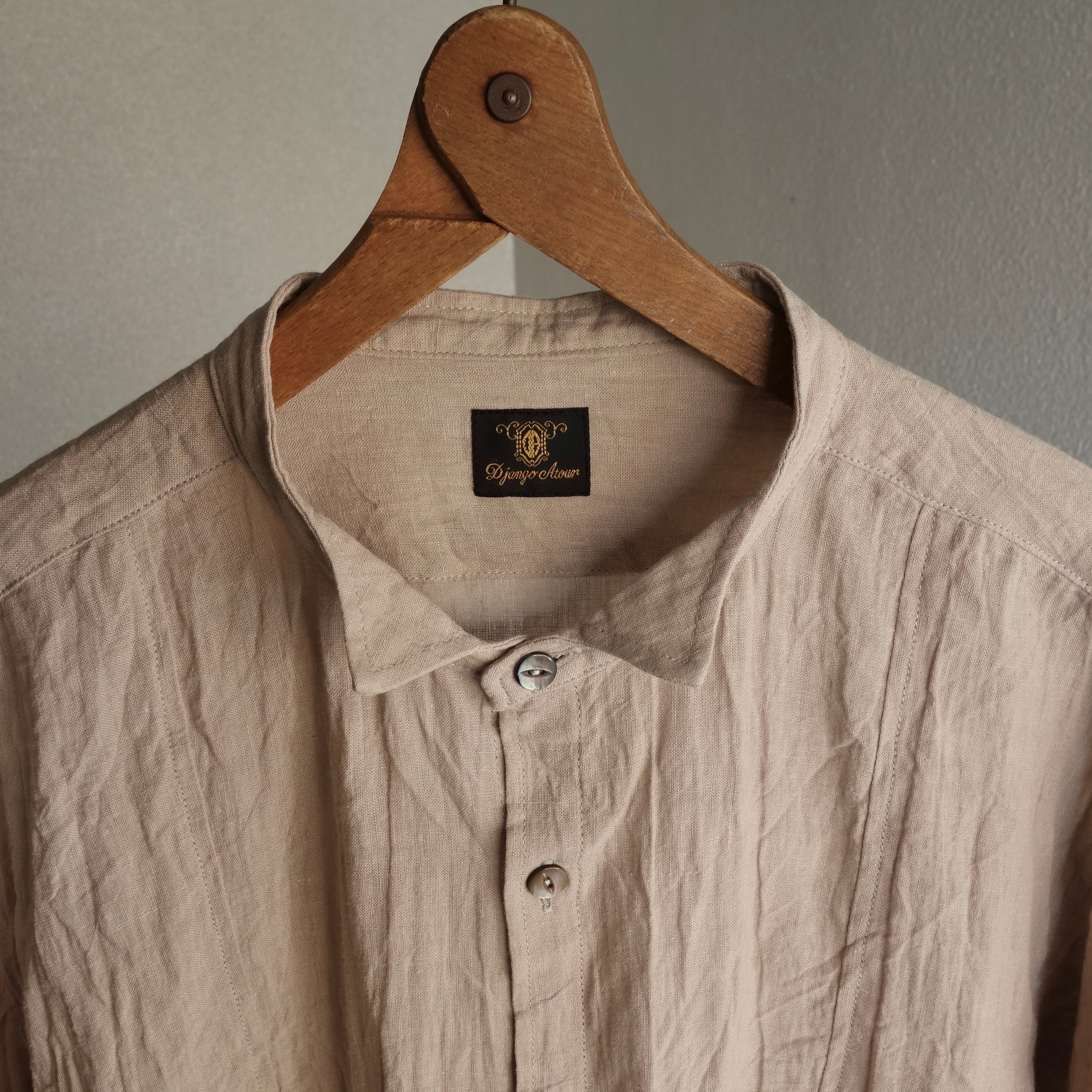 classic petit-wingcollar linen shirt / powderbeige