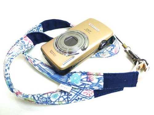カメラストラップ　2㎝巾　コンパクトカメラ＆携帯用　両面　紅型デザイン　反物　小花　青