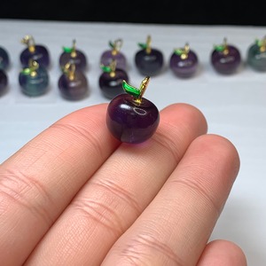 15.フローライトりんご・ペンダントトップ