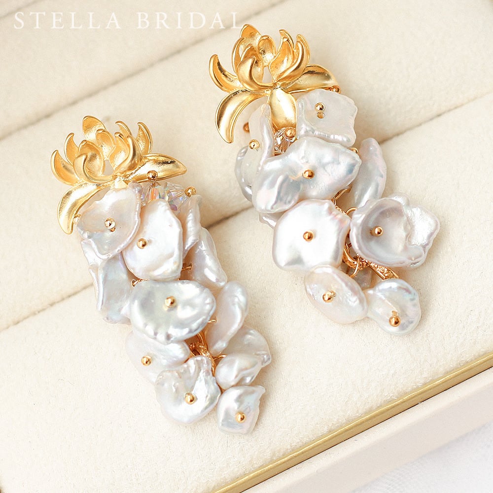 バロックパールとゴールドフラワーのブライダルピアス calice カリス ｜ウェディングアクセサリー STELLA BRIDAL  オシャレ花嫁さま御用達ウェディングアクセサリーショップ ＜ステラブライダル＞