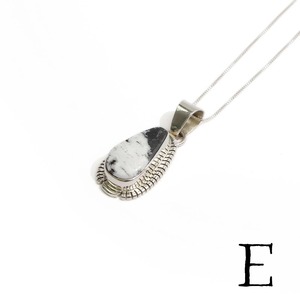 【INDIAN JEWELRY インディアンジュエリー】Navajo WHITE BUFFALO pendant Nila Johnson ナバホ ホワイトバッファローペンダント ニラ・ジョンソン作