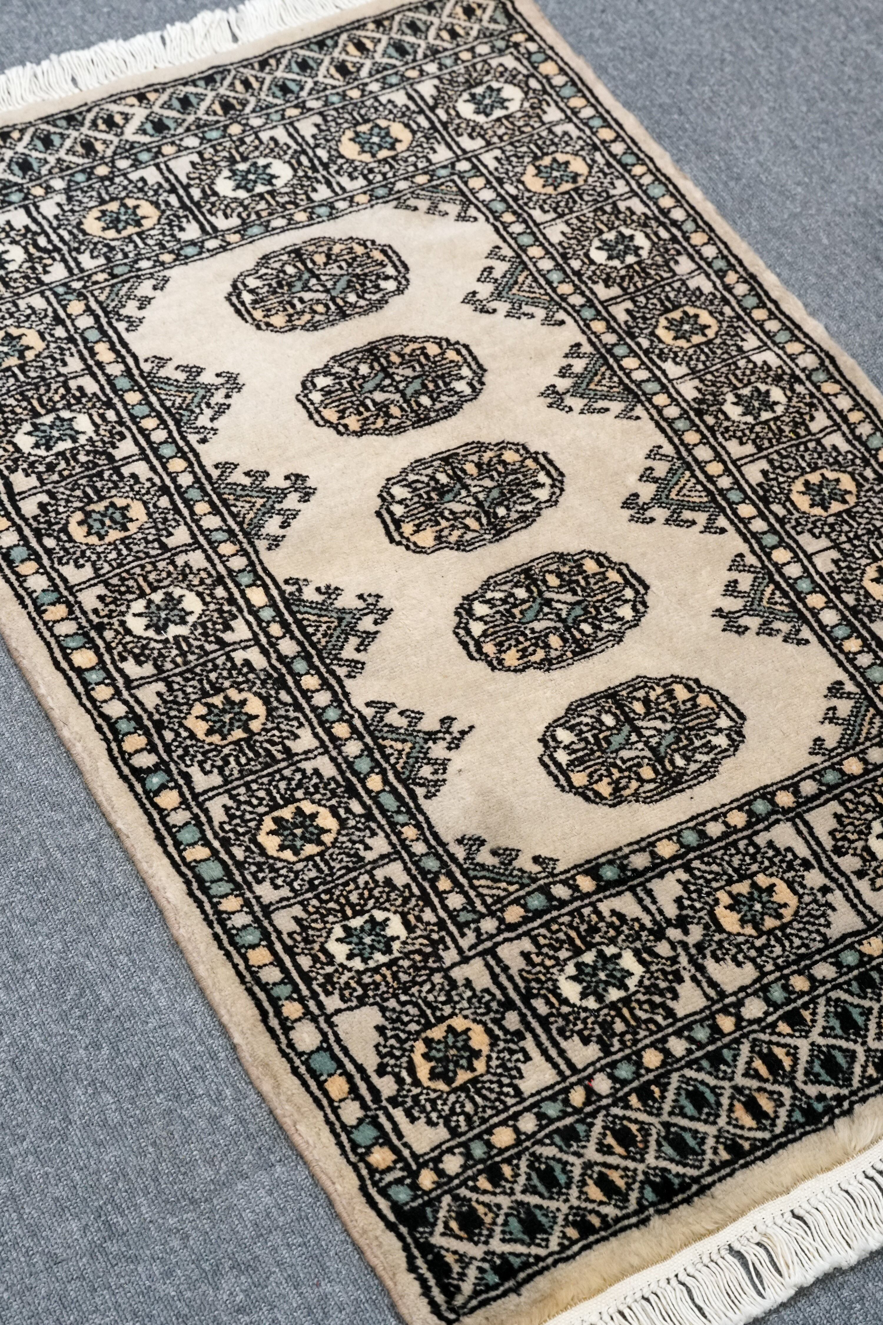 88×62cm【パキスタン手織り絨毯】 | Decorworks