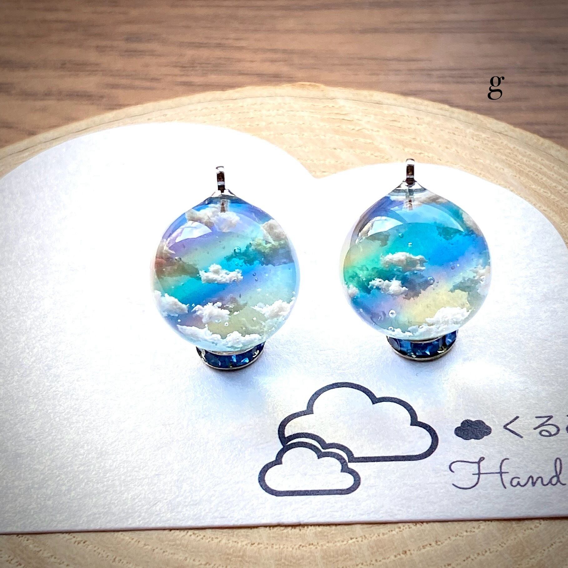 レジンピアス イヤリング 青空にかかる虹 まん丸 14mm g