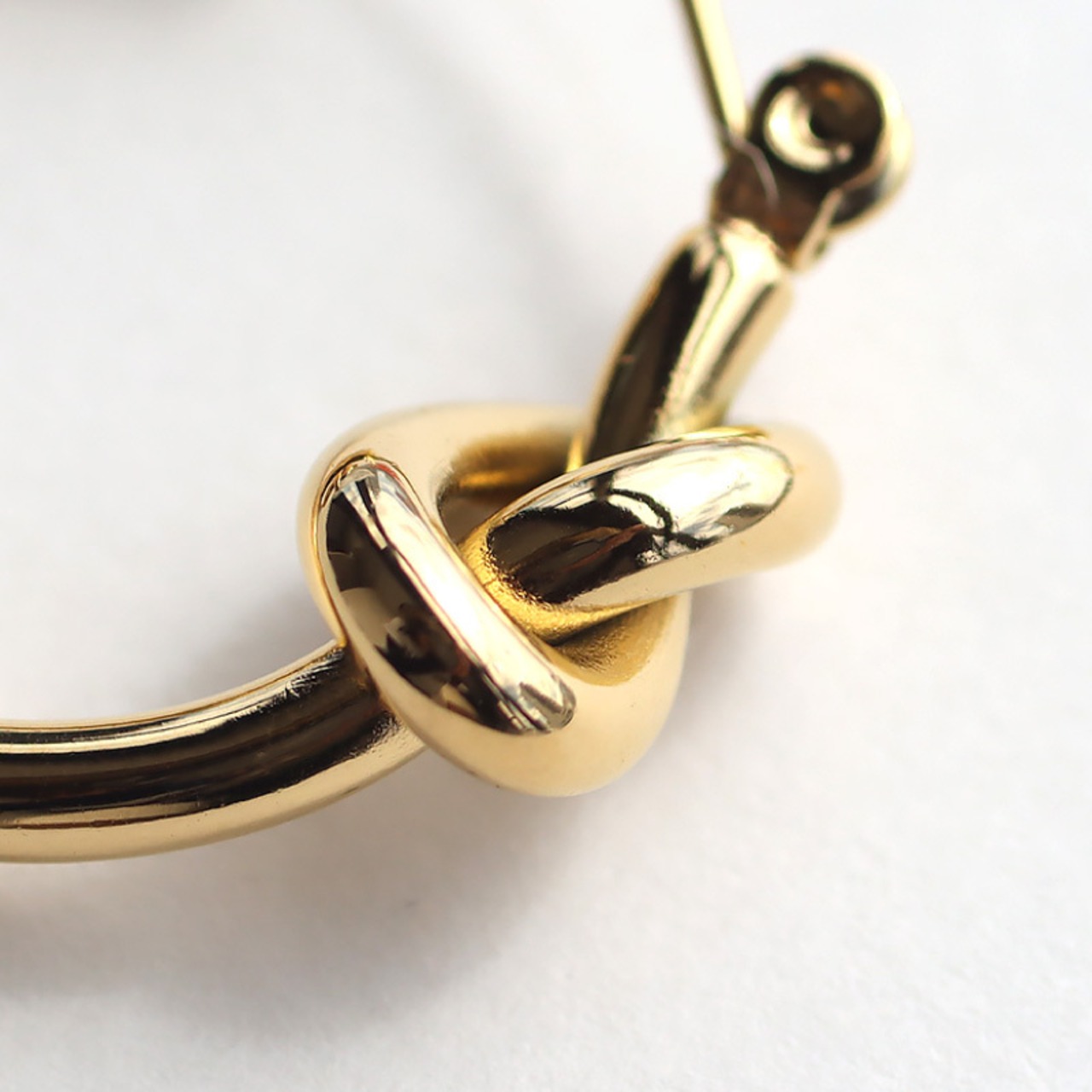 【ネコポス便】ピアス ノットモチーフピアス シンプル　1900