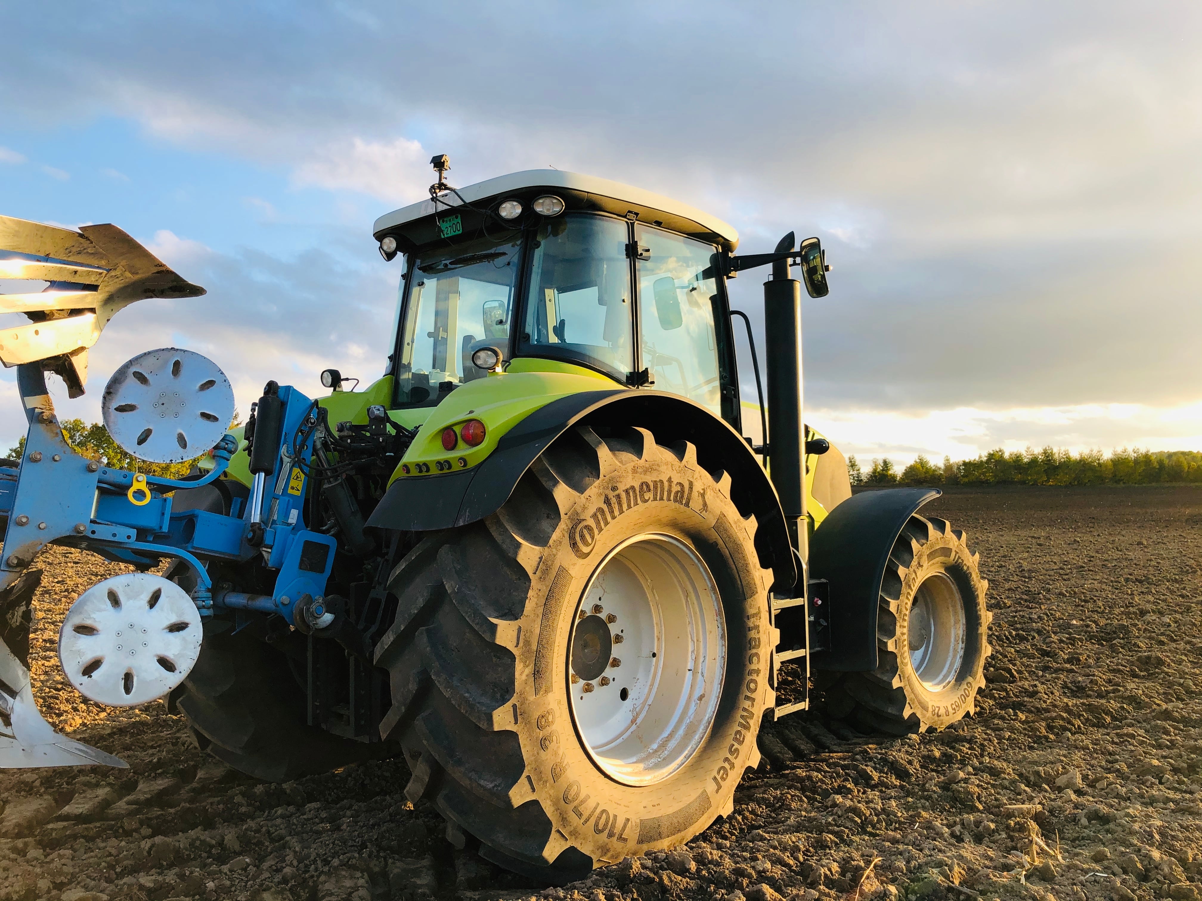 540/65R28 Continental ラジアルタイヤ | AGRIEE