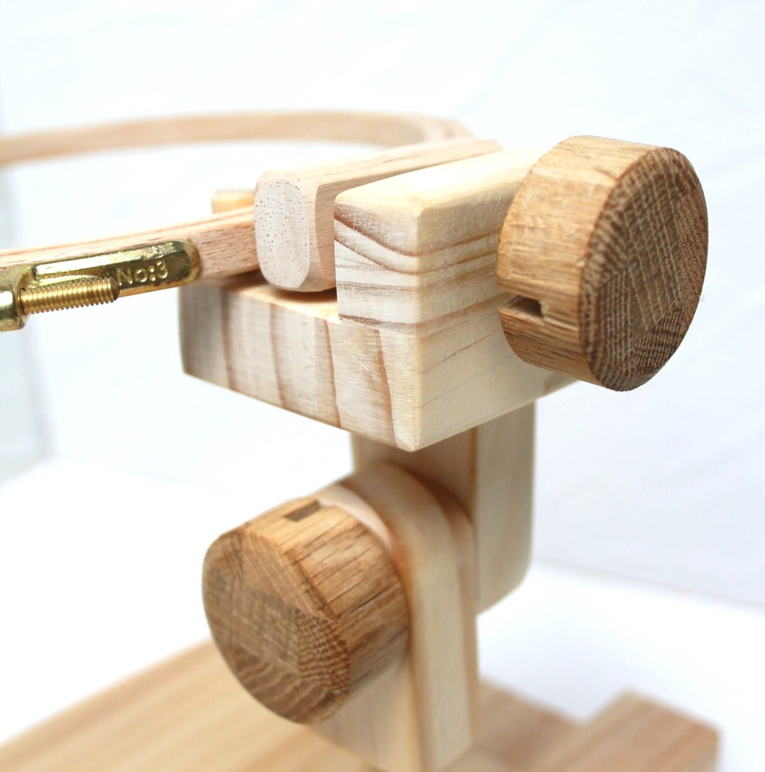 Embroidery Hoop Stand C+ (Pine Wood)【EXPORT】/EDDY WOODWORKS