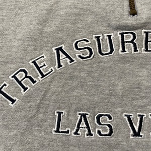 【TREASURE ISLAND】ハーフジップ スウェット プルオーバー アーチロゴ 刺繍ロゴ XL相当 ワイドサイズ US古着