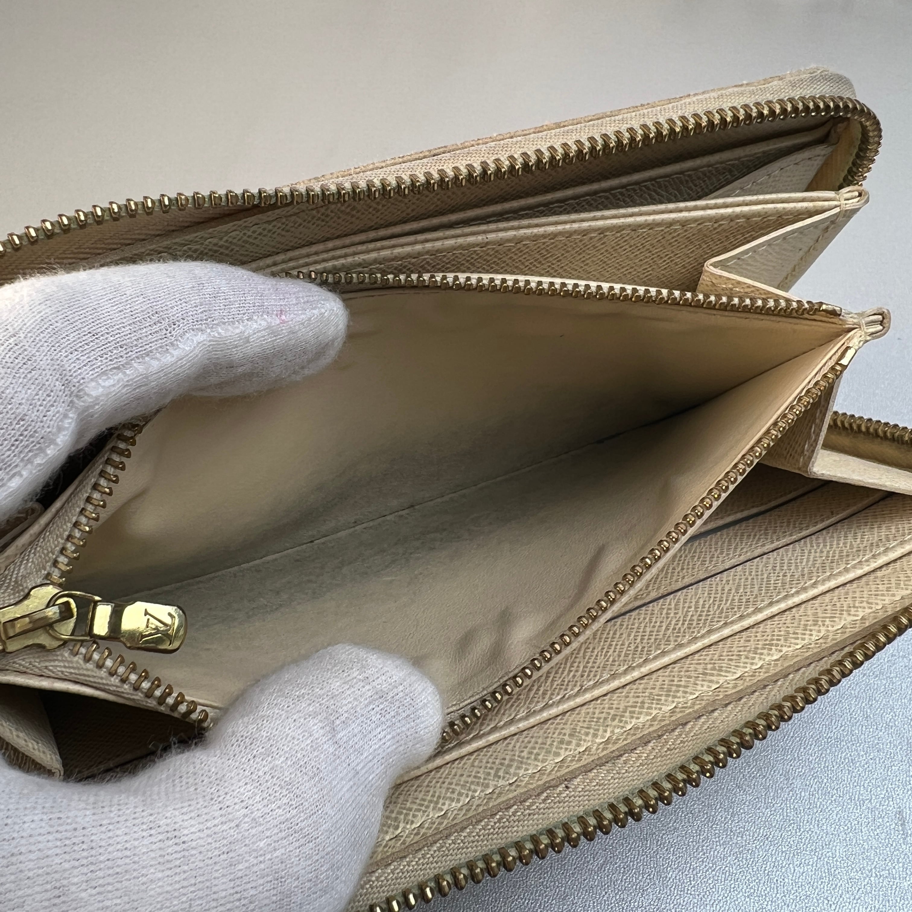 LOUIS VUITTON ルイヴィトン アズール  VI1027 レザー 長財布 ホワイト A-12246 LOUIS VUITTON ルイヴィトン アズール VI1027 レザー 長財布 ホワイト