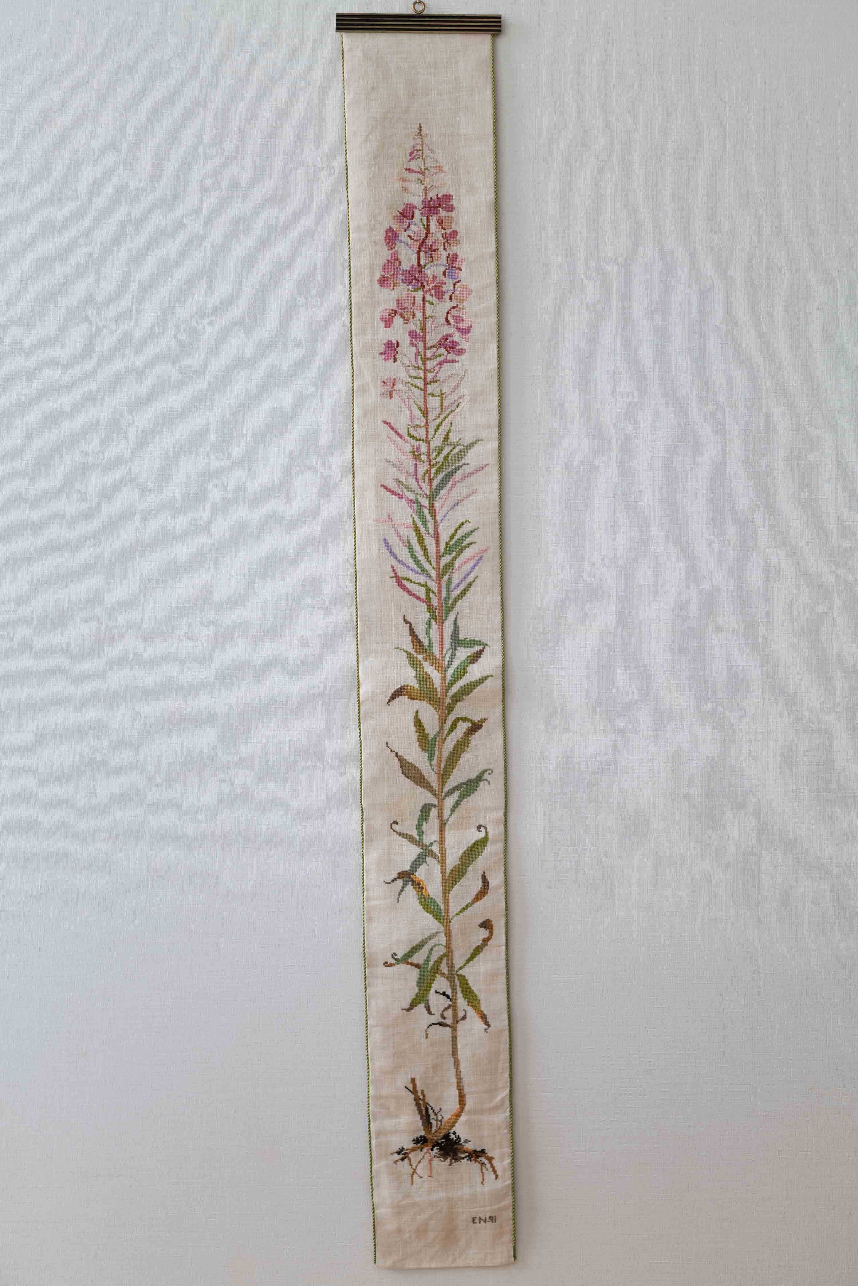 北欧仕入れの手刺繍 壁掛けタイプ タペストリー 大きなピンクのお花 豪華です!