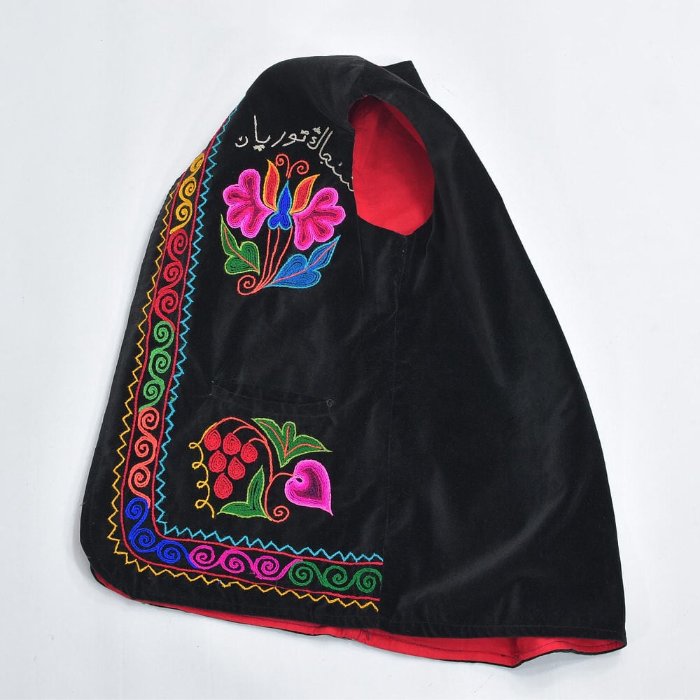 80～90s Embroidery Vest エスニック ハンドステッチ フラワー 刺繍 デザイン ベルベット ベスト ブラック ベロア ヴィンテージ ビンテージ 古着 レディースM～L相当 80～90s Embroidery Vest エスニック ハンドステッチ フラワー 刺繍