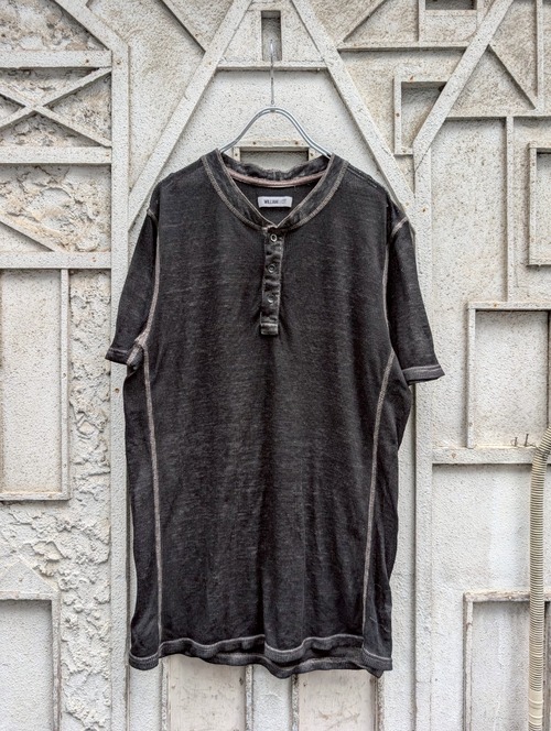 "GRUNGE" henry-neck faded sheer tee