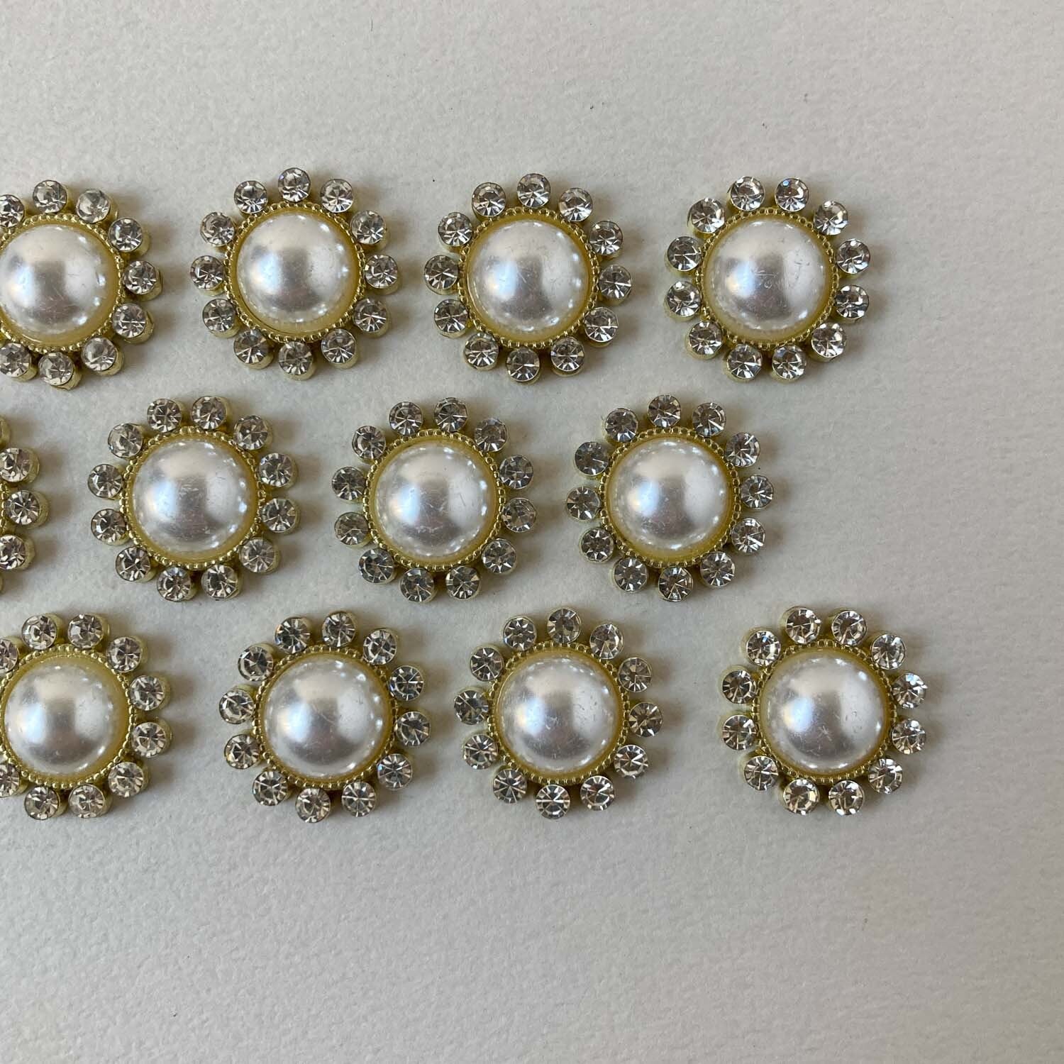 ビジュー縁取りのパールドームカボション