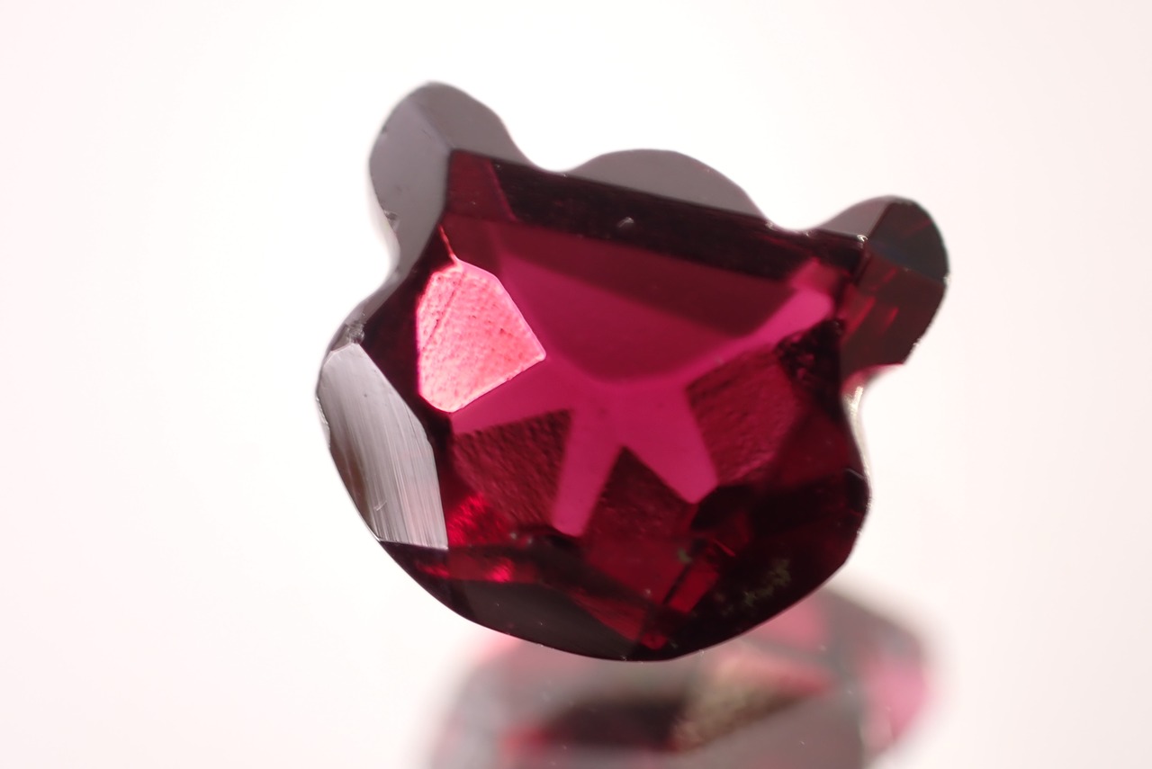 ガーネット(猫カット)　1.71ct　[D11‐547]