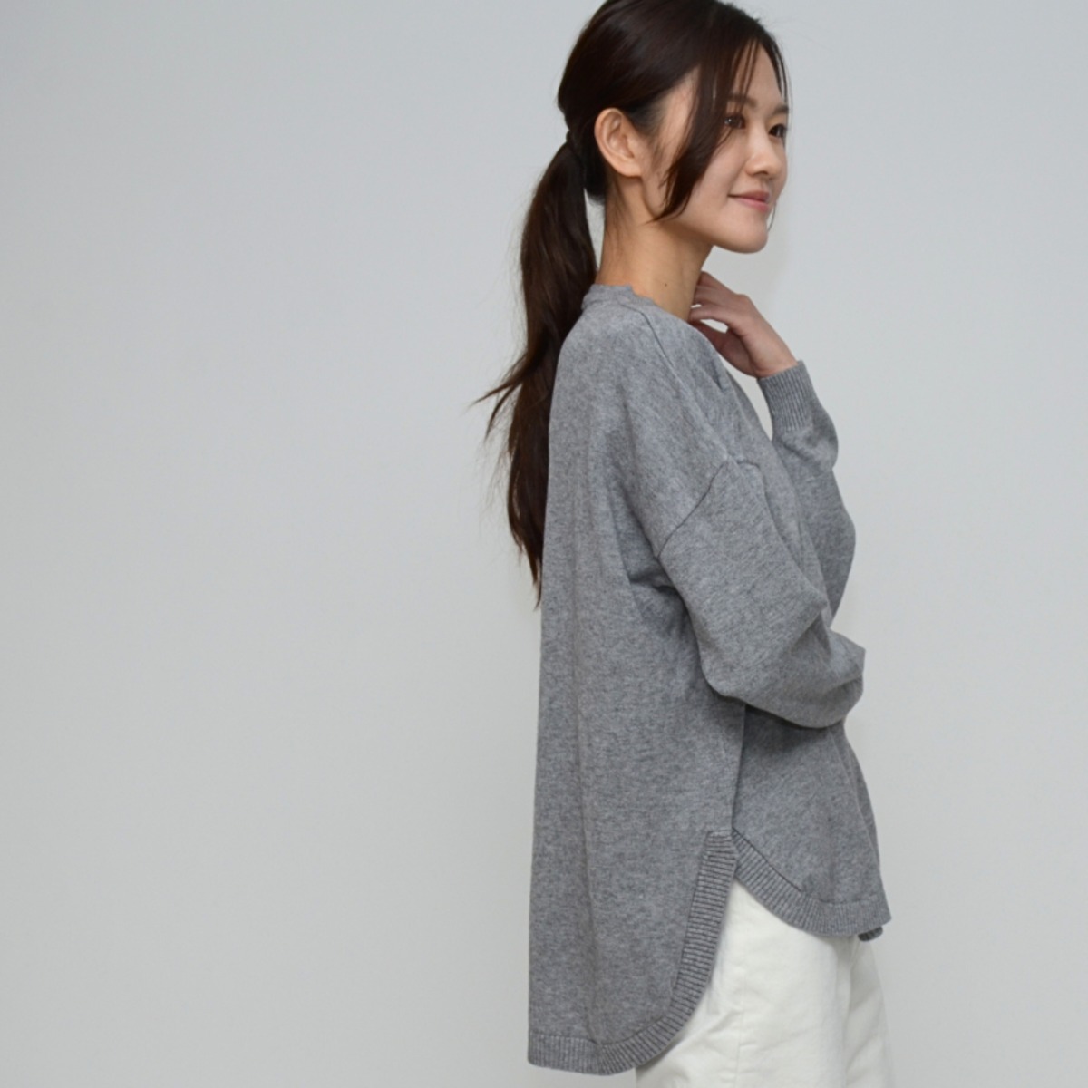 ふわモチ素材】 着回し抜群ラウンドネックトップス ‐ LEVK-25446