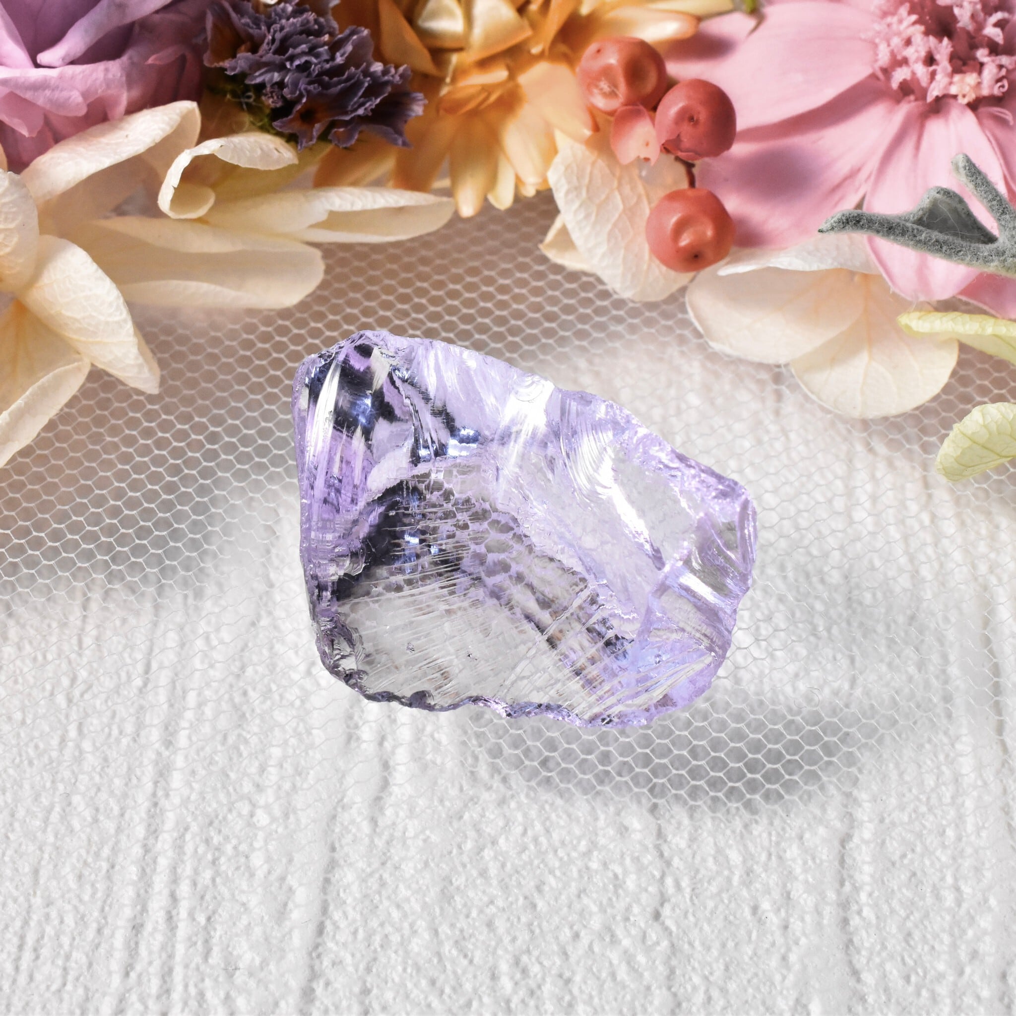 インドネシア産アンダラクリスタル原石 ラベンダー D【カラーチェンジあり】