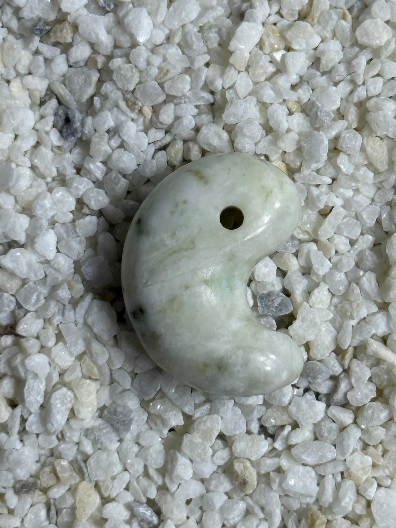 糸魚川翡翠　〜勾玉〜　白　　　（IM-082 ）・画像2