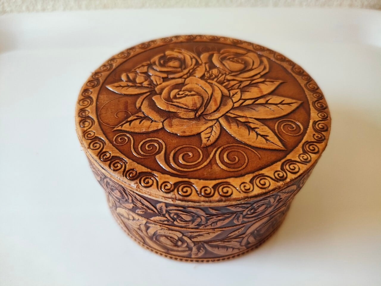 ロシア雑貨☆ヒマワリの飾り皿 直径25cmオリガ作 マトリョーシカ