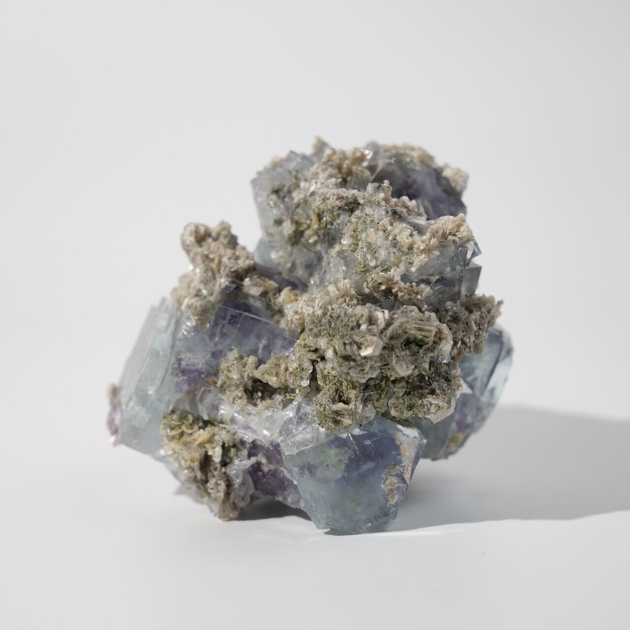 ヤオガンシャン産 ブルー フローライト クリアクォーツ / 原石 標本