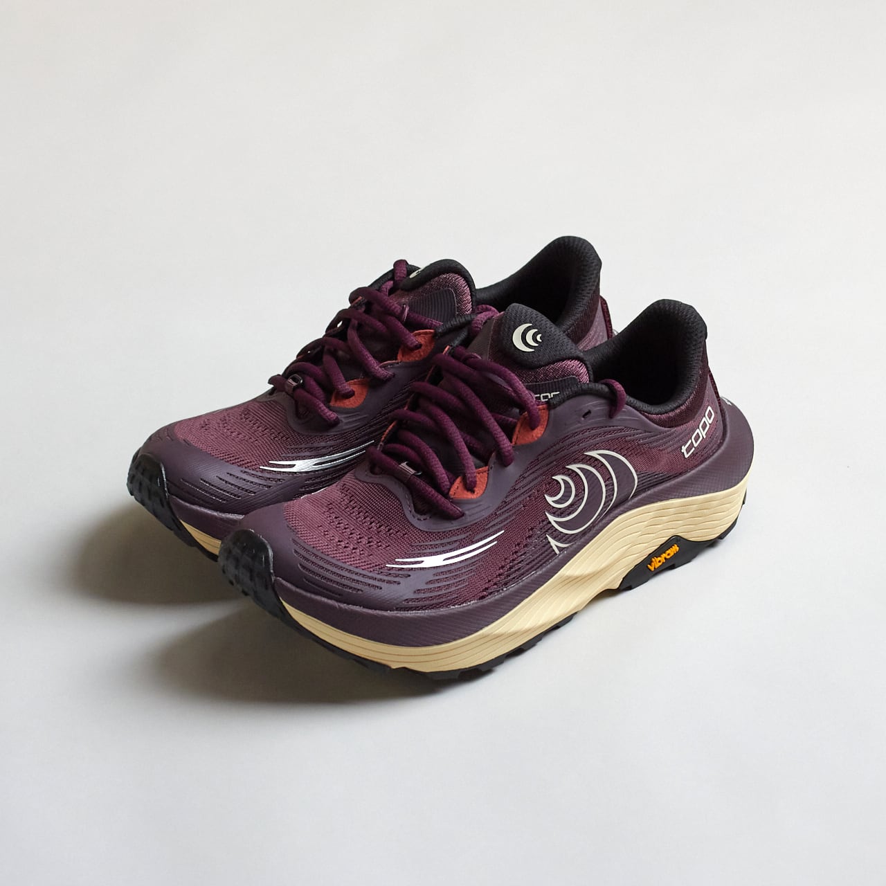 Topo Athletic(トポ アスレチック)ULTRAVENTURE 5(ウルトラベンチャー5) -Maroon/Tan (WOMEN)ウィメンズトレイルランニングシューズ