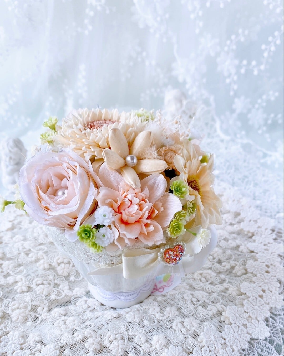 花咲くティーカップ【FA-002】H12㎝|白の陶器│フリルレース付│ギフト│インテリアにおすすめ