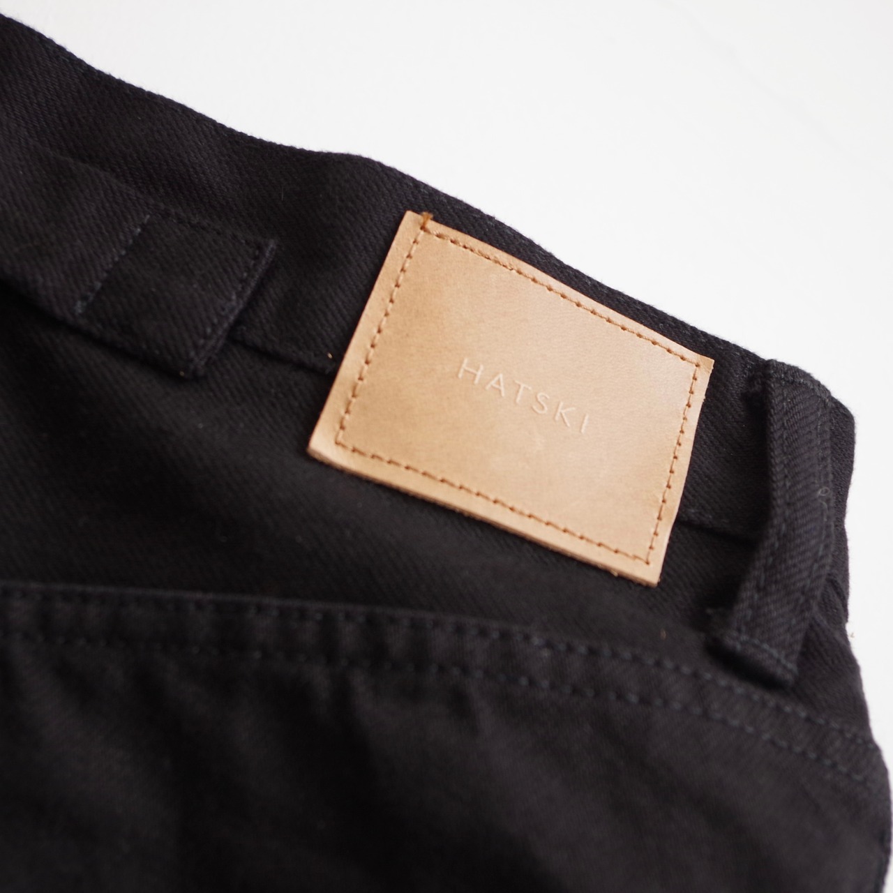 HATSKI　Back Buckle Denim  Black