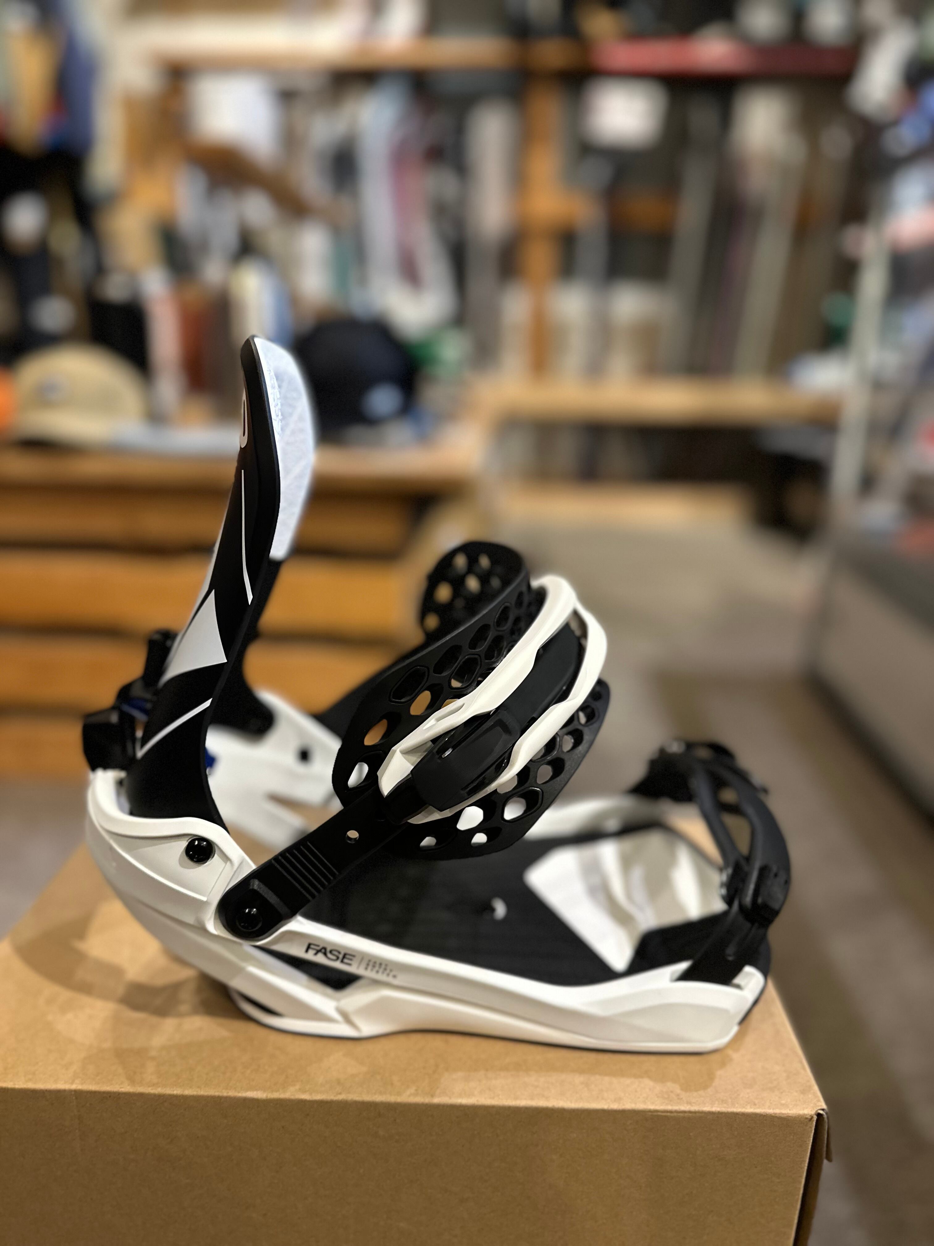 Thirtytwo T32M FASE THIRTYTWO スノーボード ビンディング VOLCOM