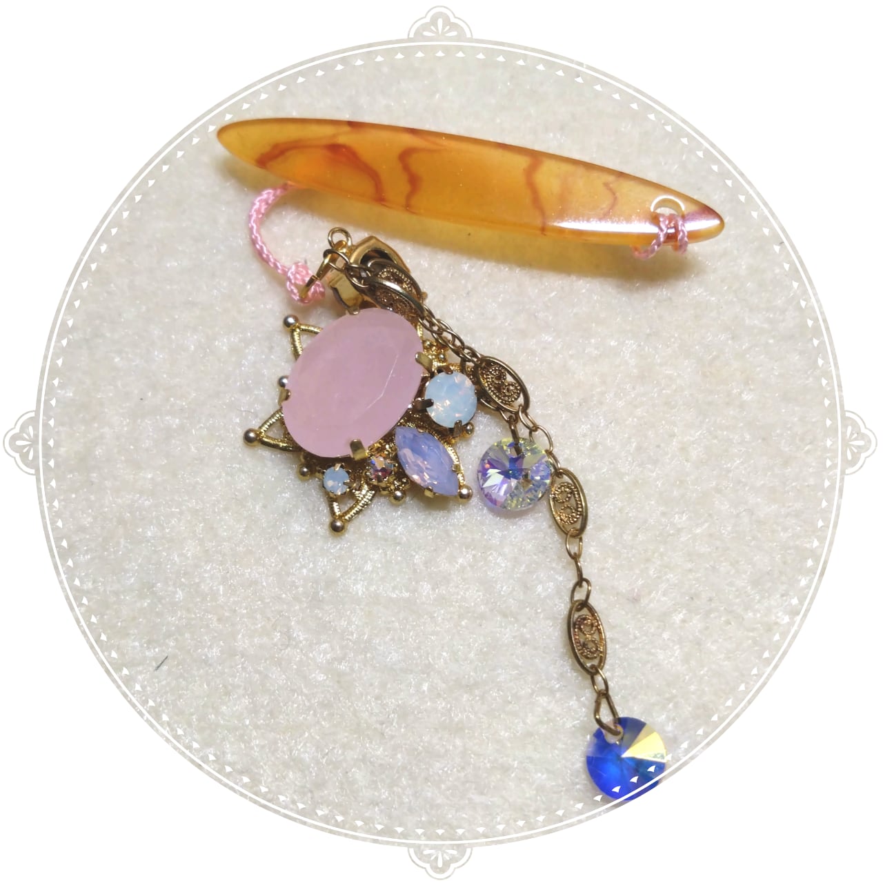 【根付】鴇色の貴石