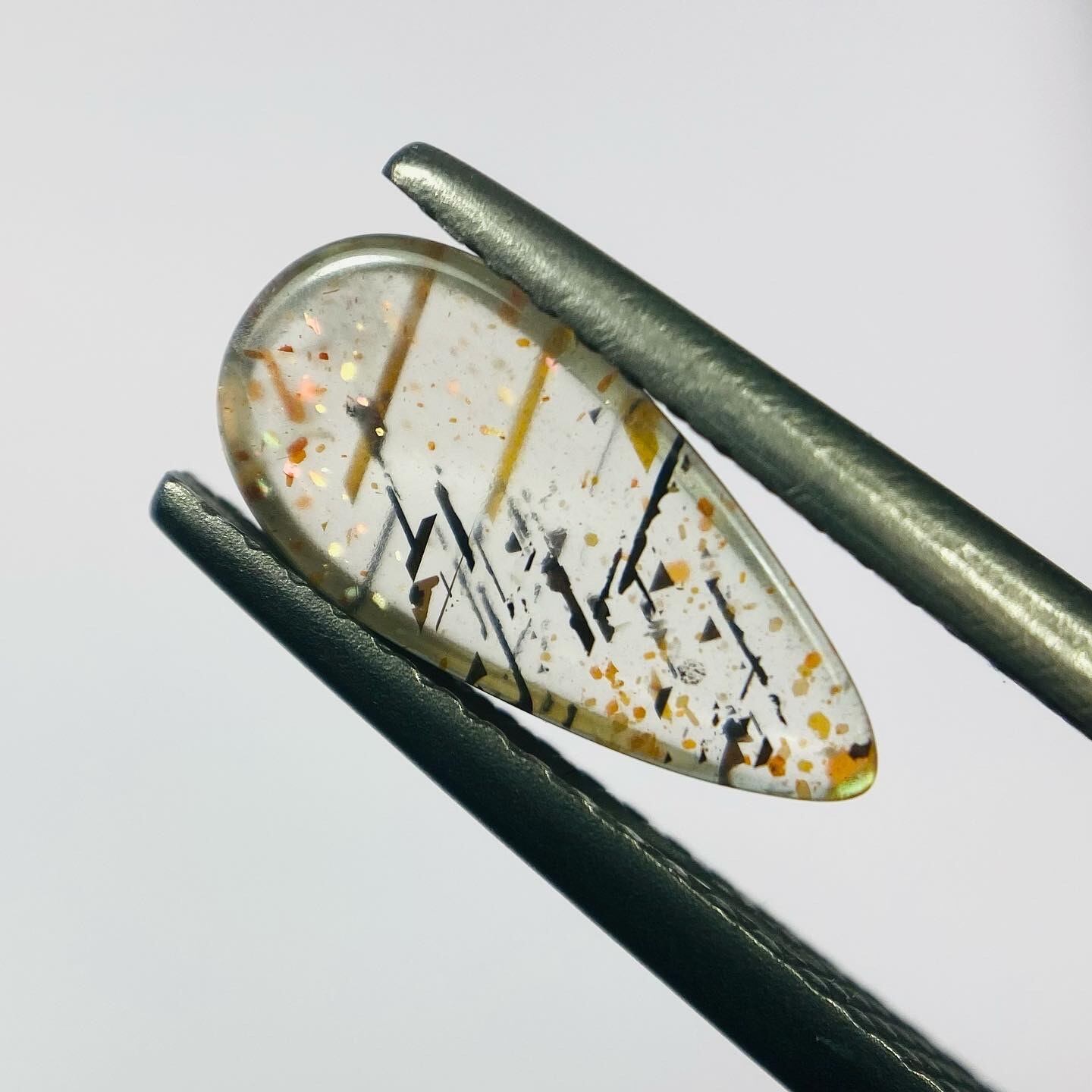 雨にのぼるレインボーラティスサンストーン3