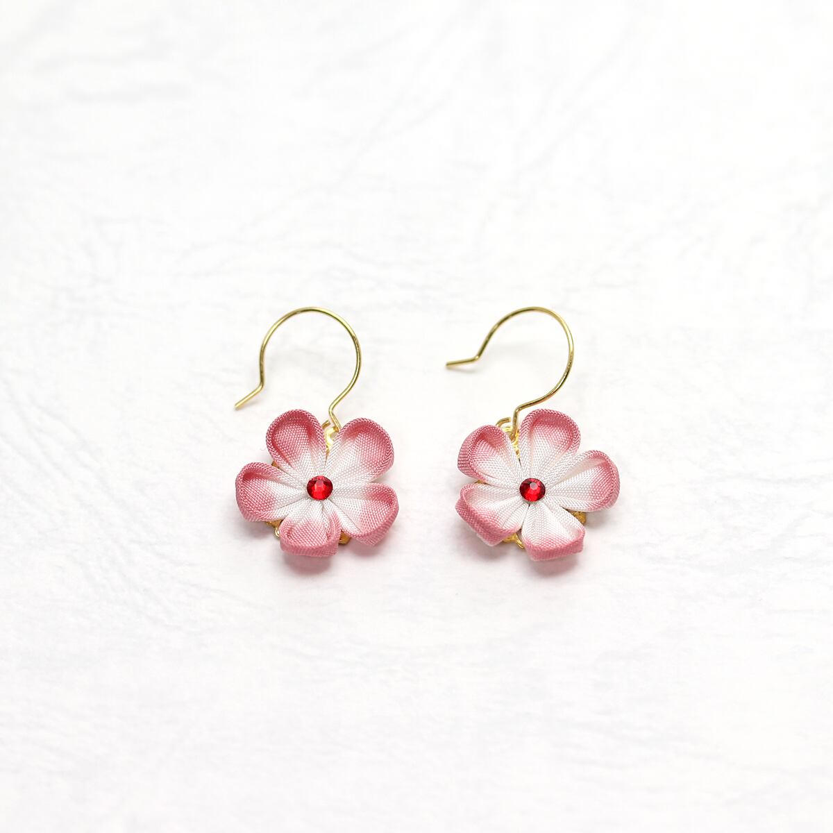 つまみ細工小花のピアス＜スカーレット＞ イヤリングに無料交換 | 現代