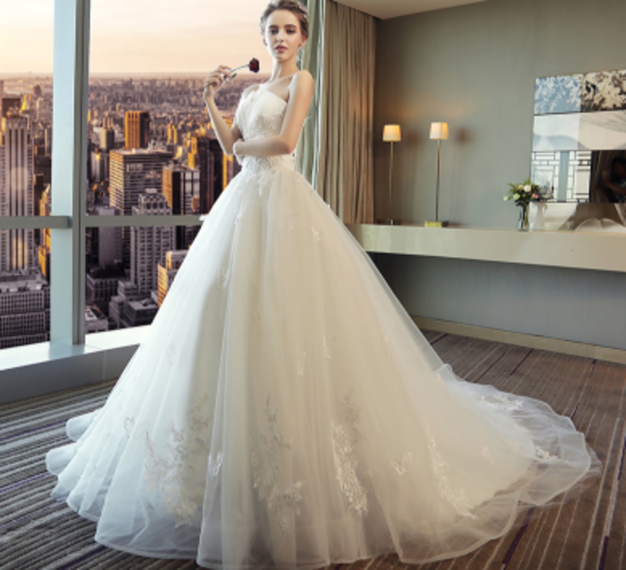 美品！ ウエディングドレス ソフトチュール ベアトップ 華やかな