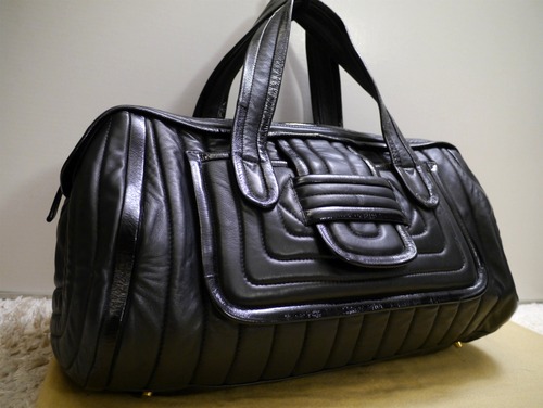 美品16万★PIERRE HARDY ピエールアルディ ユニセックス ミニボストン型 レザー トート ハンド バッグ黒★ お馴染みのパイピングがクール♪