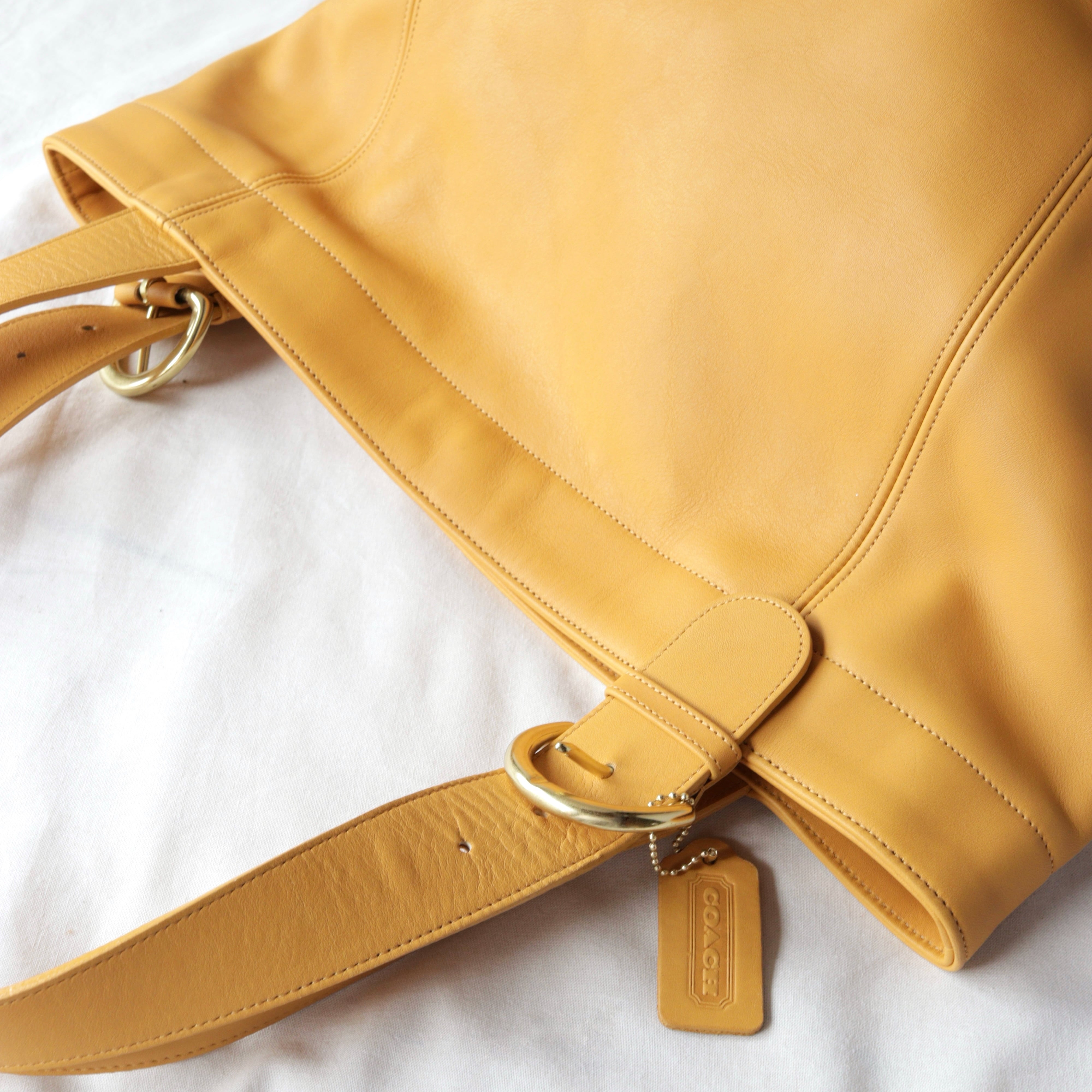 RARE COLOR VINTAGE COACH (OLD COACH オールドコーチ ショルダー