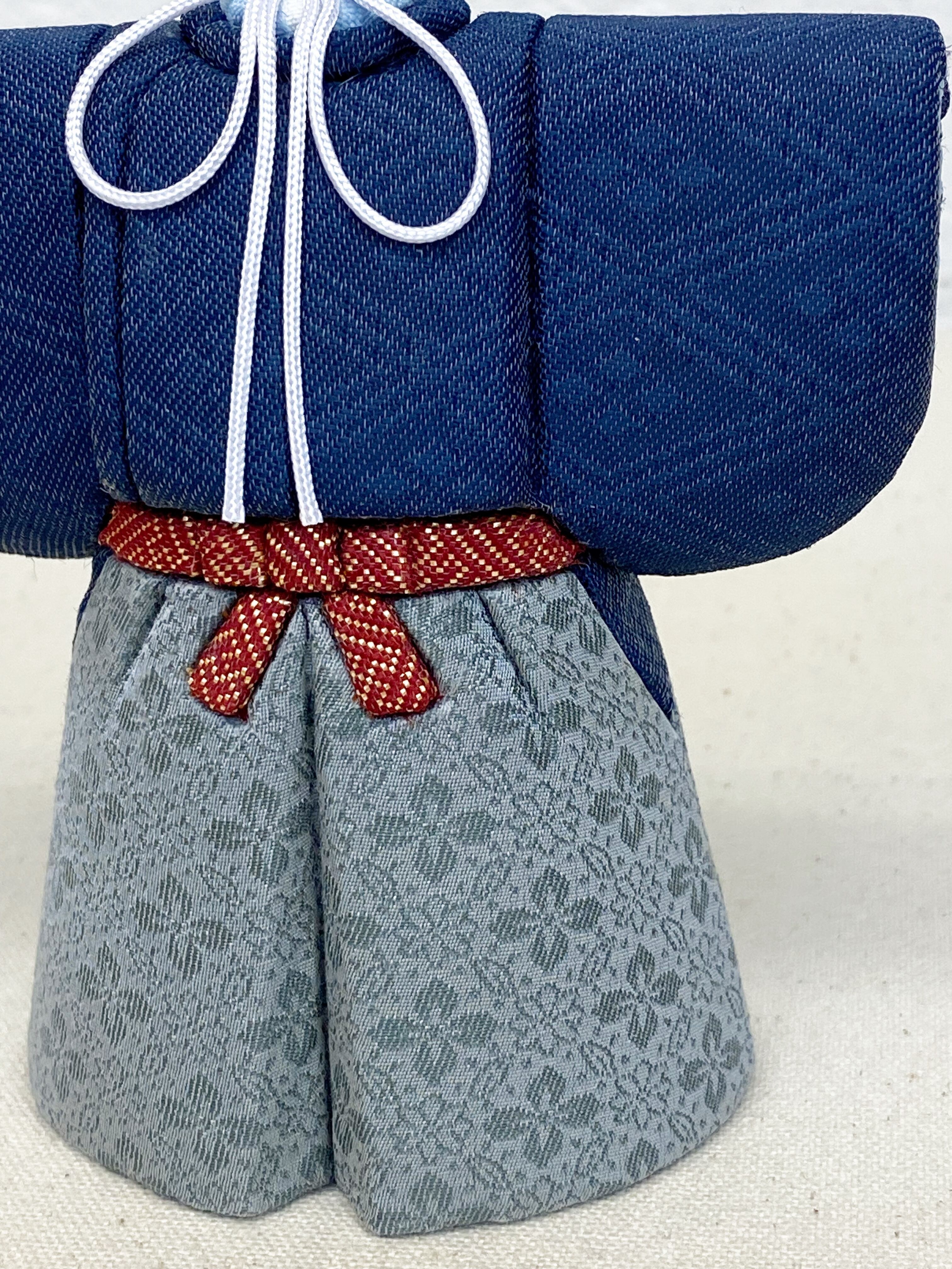 木目込み人形 立雛 藍色・濃赤色 真多呂作 アクリルケース入り 雛人形