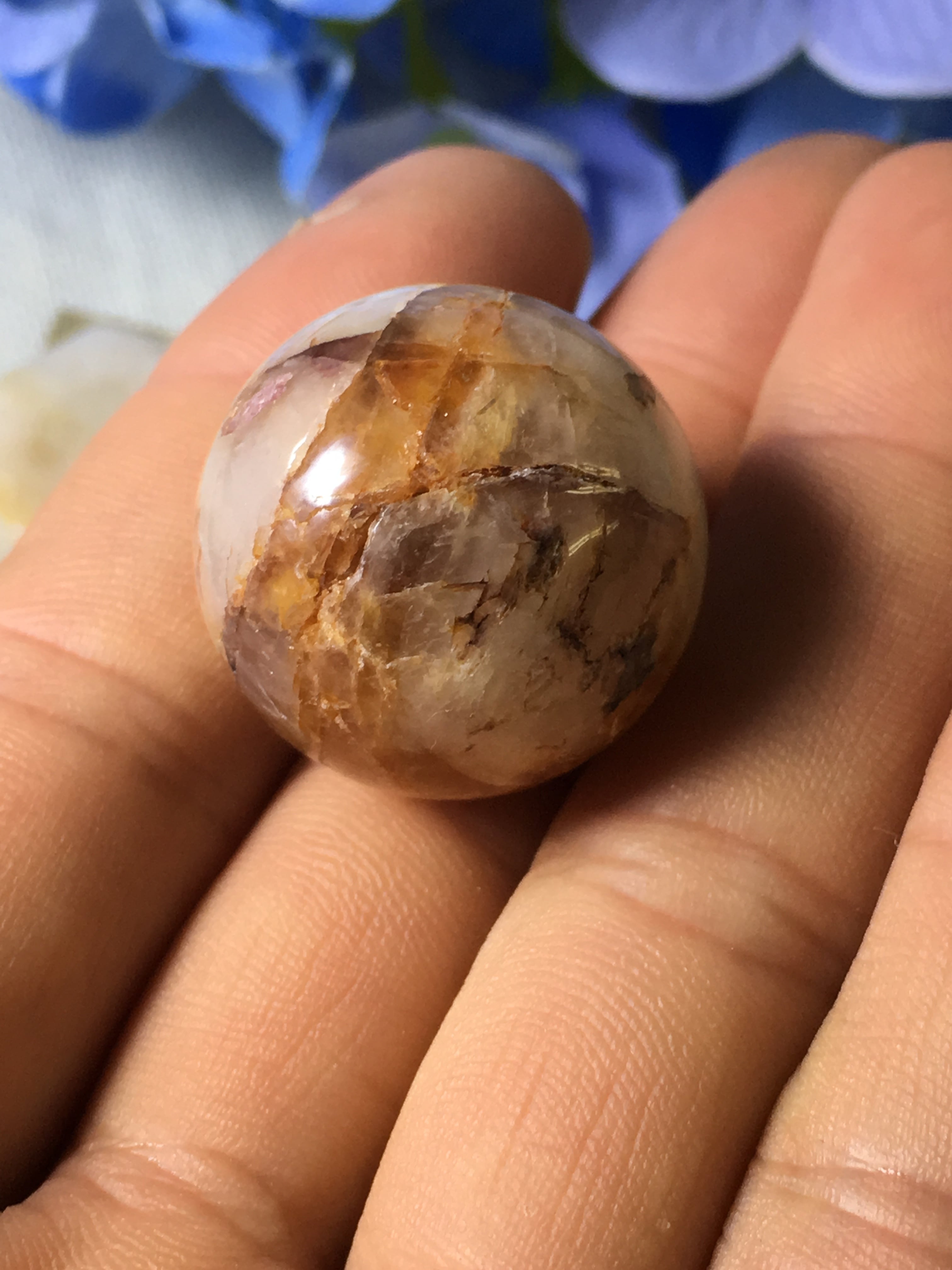 京都双ヶ丘（ﾅﾗﾋｶﾞｵｶ）の水晶スフィア＋台座 | ケンズクリスタル