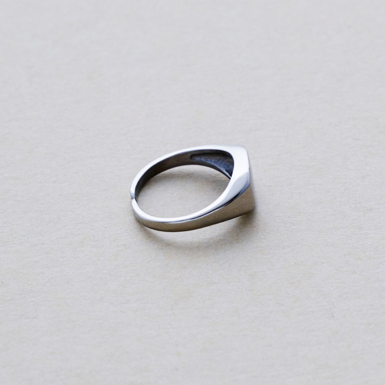 SOFT SIGNET RING