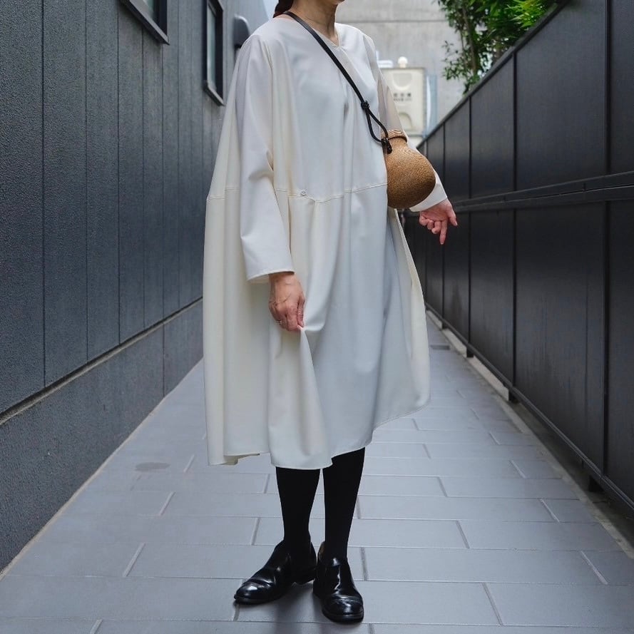 美品 Honnete オネット Vネック スリーブレス ワイド ワンピース