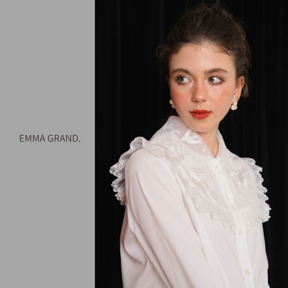 レースに鳥を刺繍したレースネック襟が美しい長袖ブラウス