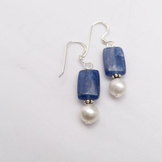 Lagoon Original カイヤナイト+淡水パールピアス