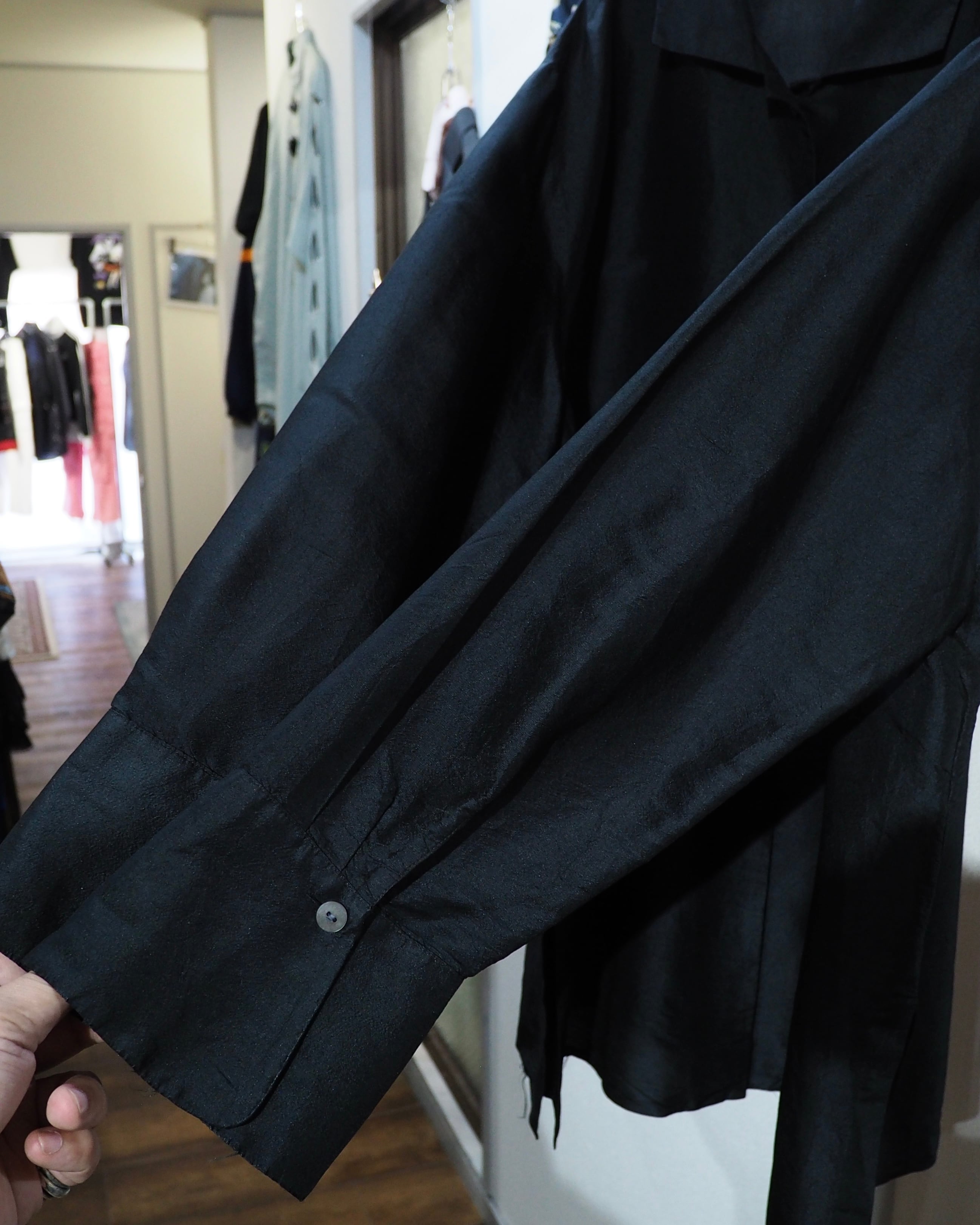 Black Glossy × Wrinkles processing vintage Over silhouette Silk shirt