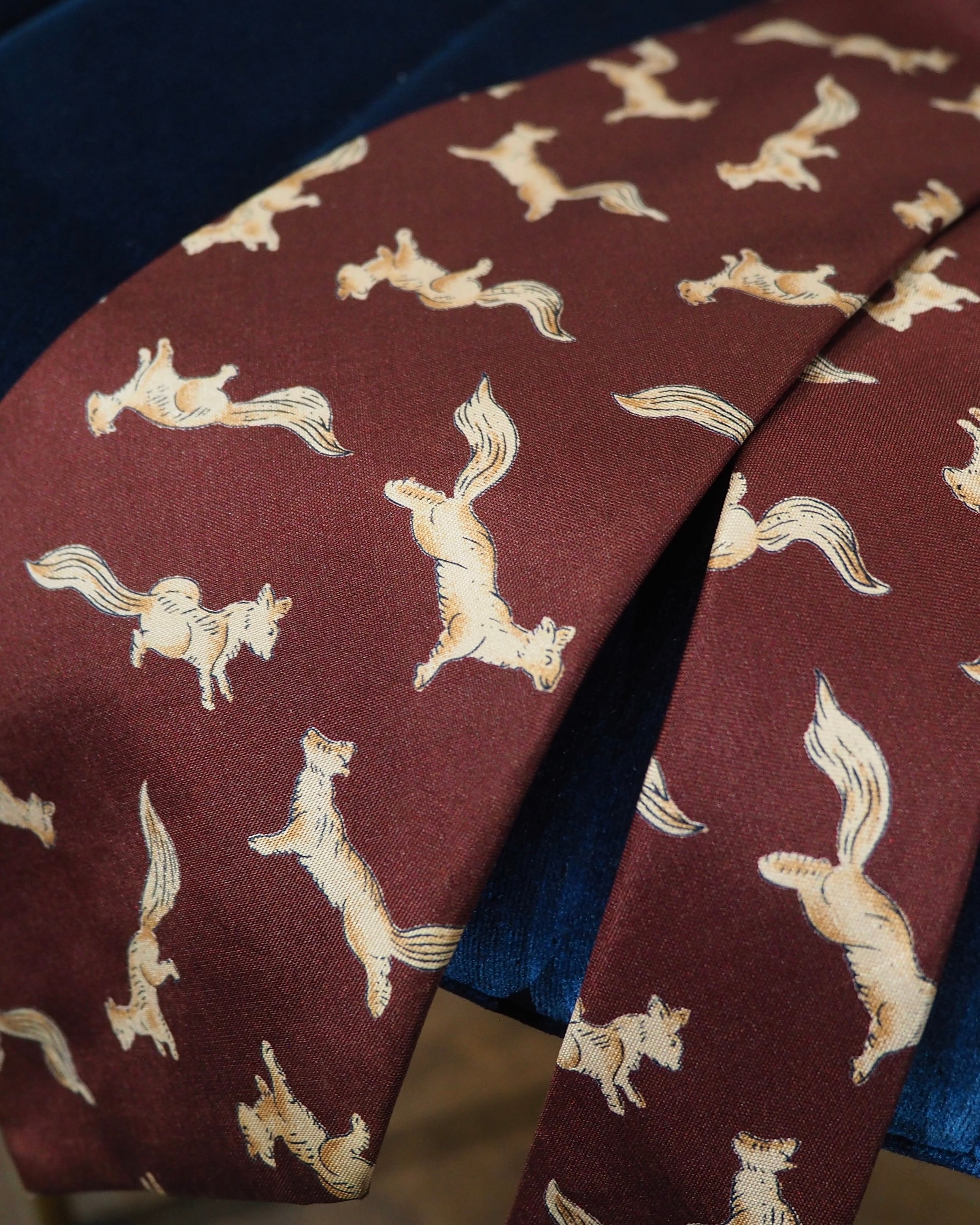 " JIM THOMPSON " Cute Squirrel All Over Pattern Vintage Silk Tie